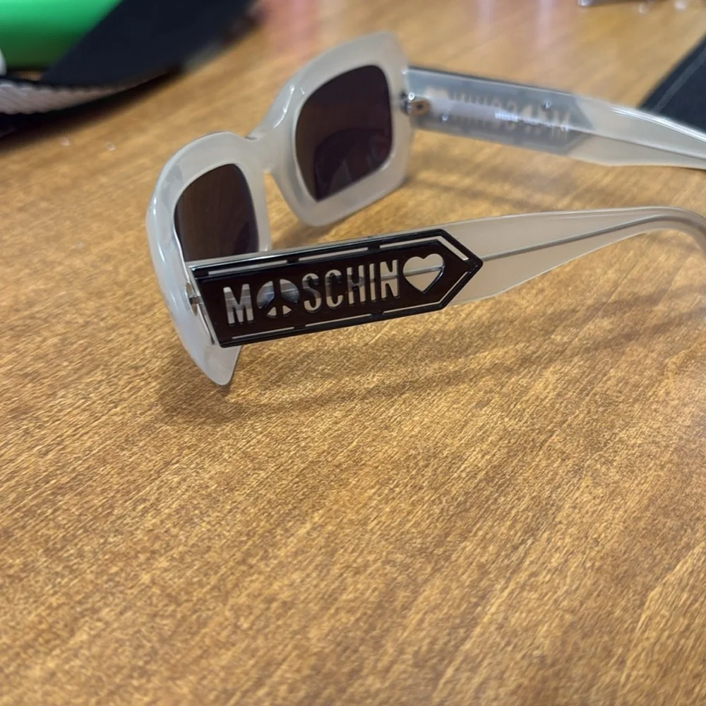 Kids Moschino sunglasses